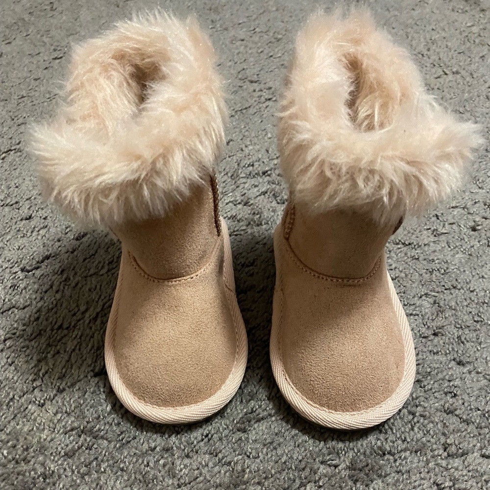 Tan toddler hard bottom boots 4c